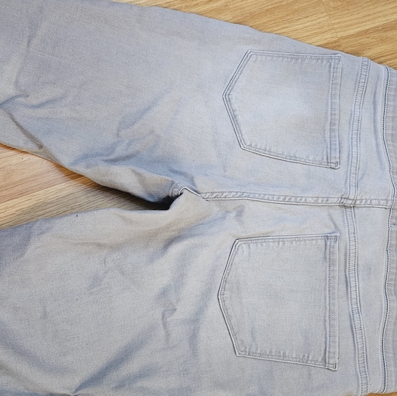 Oldnavy ladies gray pull on jeans size 12 reg - Picture 4 of 4